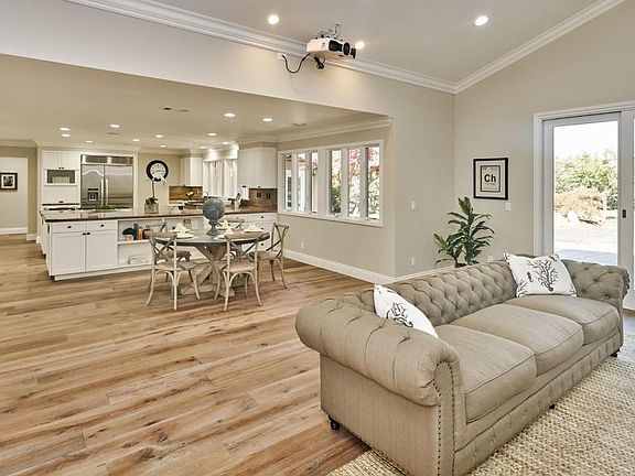 5th image of 13482 La Cresta Dr