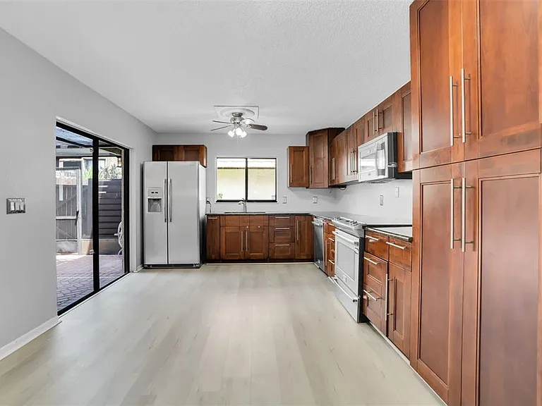 15217 W Pond Woods Dr — Photo 10
