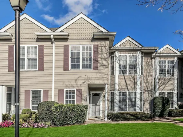 1058 Savoy Drive #1058, Melville, NY 11747