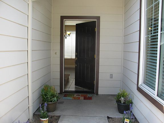 3rd image of 488 Burlington Dr