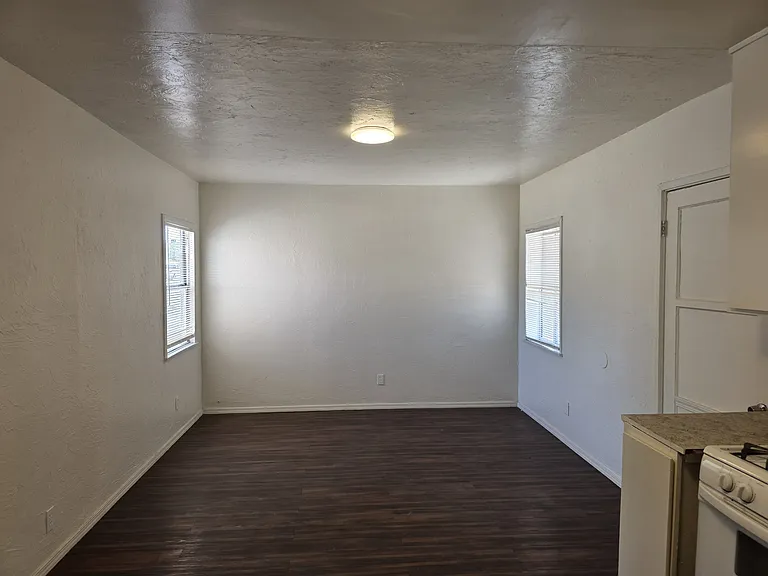 101 W Desert View Dr — Photo 19
