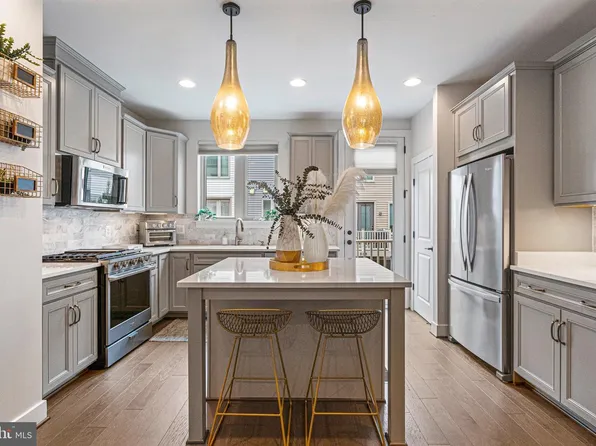 874 Thompson Cres #40, Rockville, MD 20852