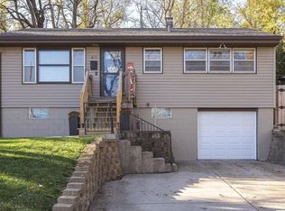 49 Country Club Rd, Ralston, NE 68127