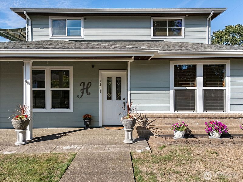 2nd image of 1204 W Birch Street