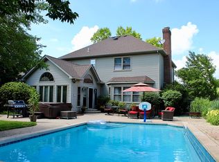 800 Rotolo Ct, Batavia, IL 60510