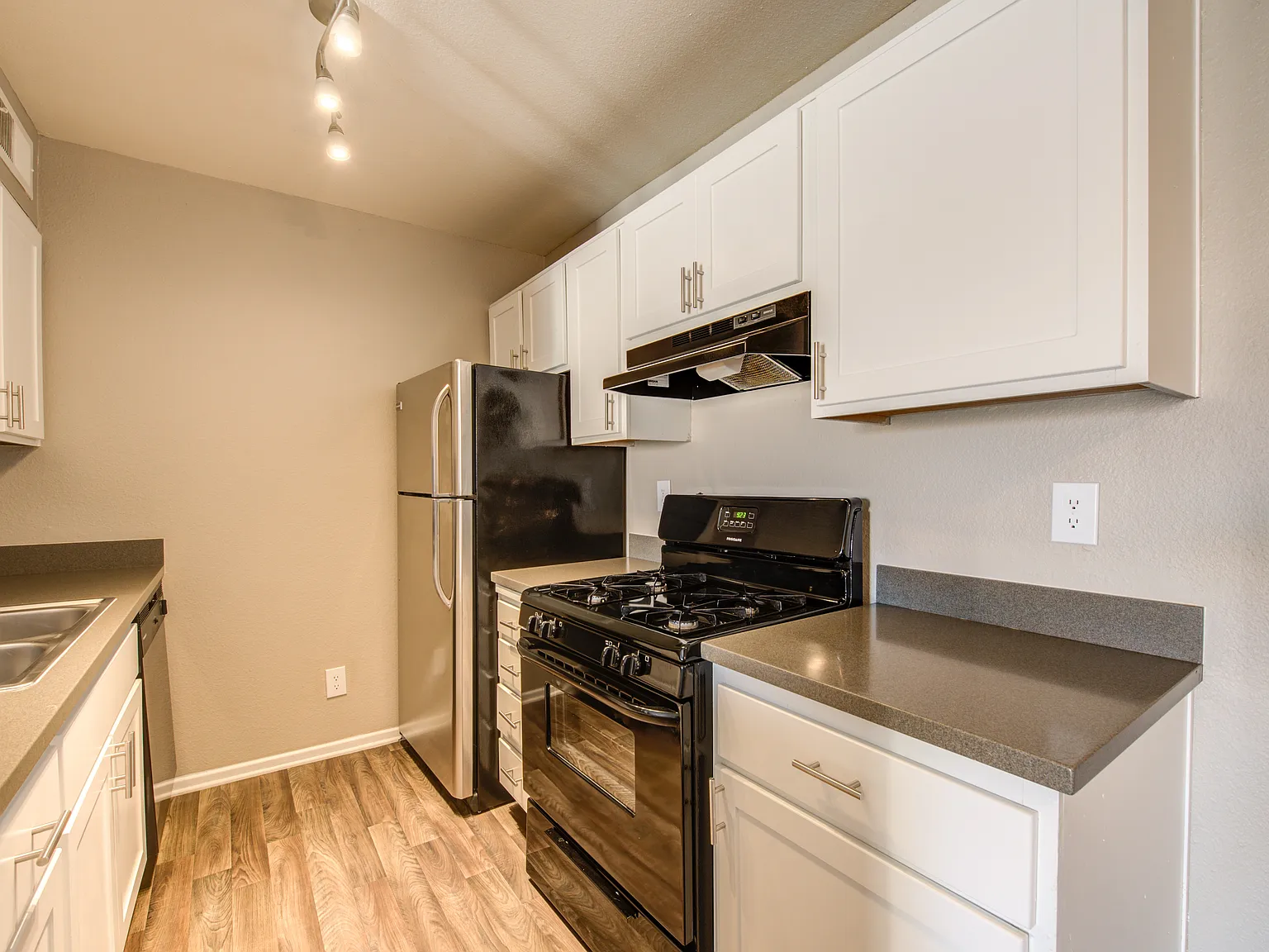 Canyon Ridge — Photo 3