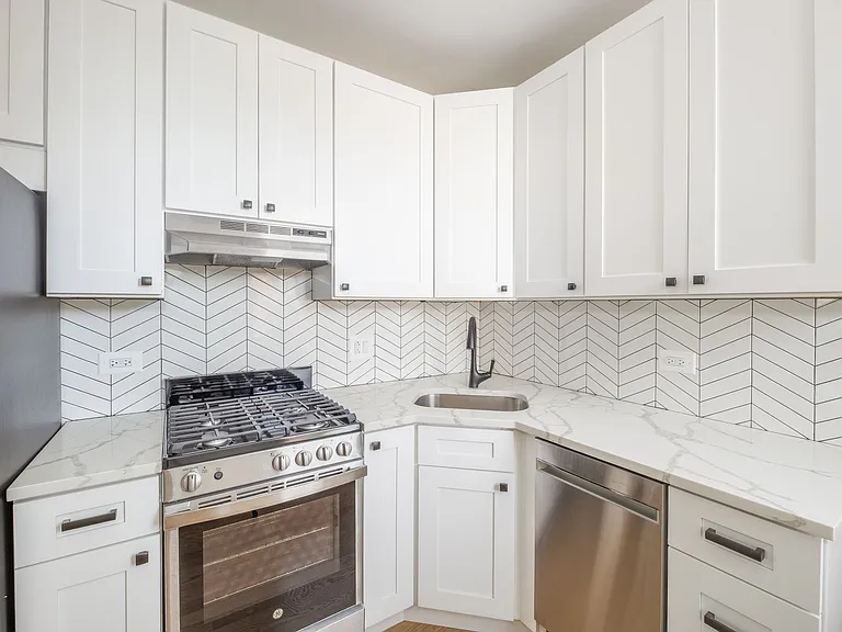 1919-31 W. Winona — Photo 1