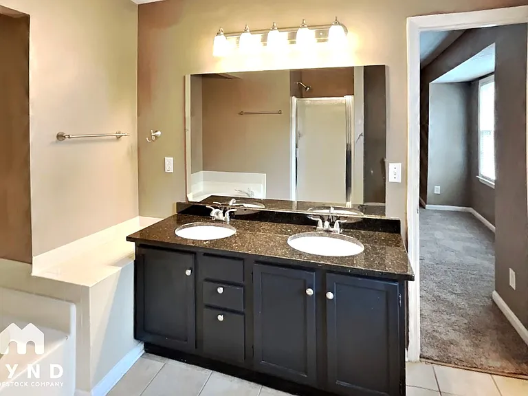 2574 Overlake Dr — Photo 12
