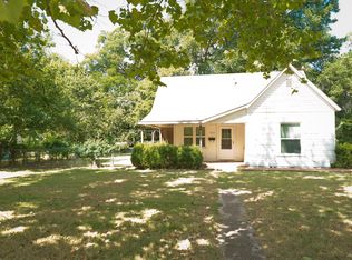 804 S 10th St, Chickasha, OK 73018
