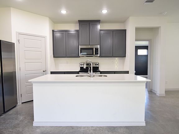 4th image of 806 Freedom Cir