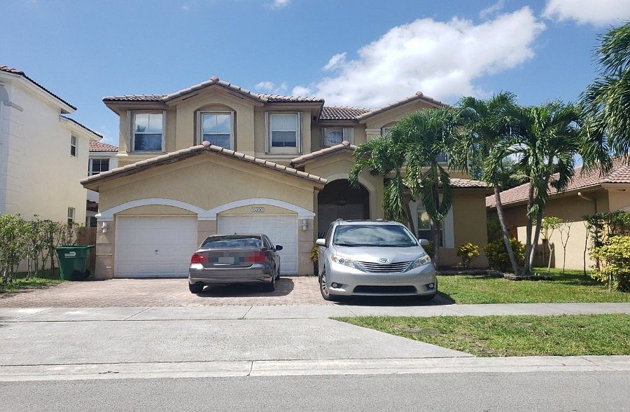 1st image of 8300 NW 115th Ct