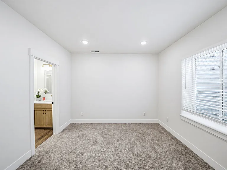 485 E River Ln — Photo 56