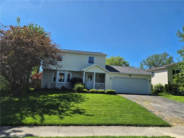 11 Pebbleview Dr, Rochester, NY 14612