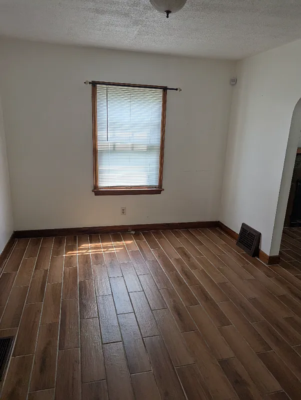 Beautiful home for well-qualified tenant — Photo 3
