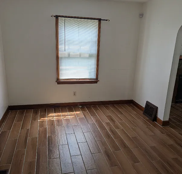 367 Laird Ave SE — Photo 3