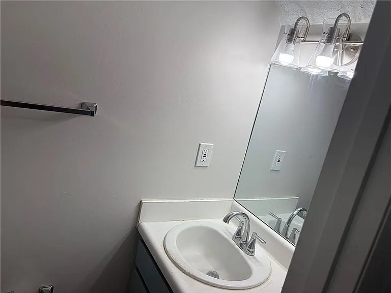 4 Eastview Cir #4 — Photo 9