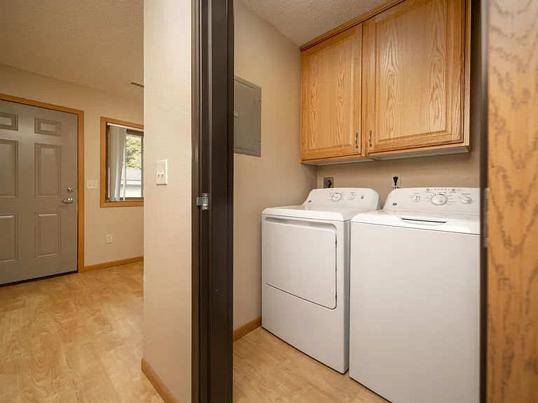 WOODVIEW APARTMENTS — Photo 5