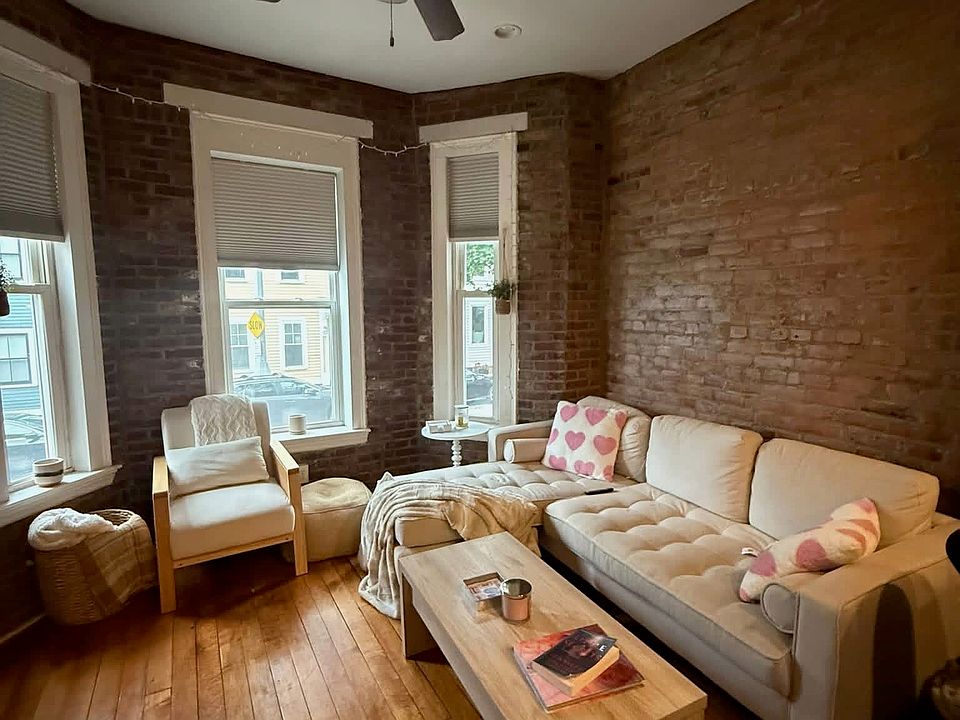 comfortable inviting Livingroom.