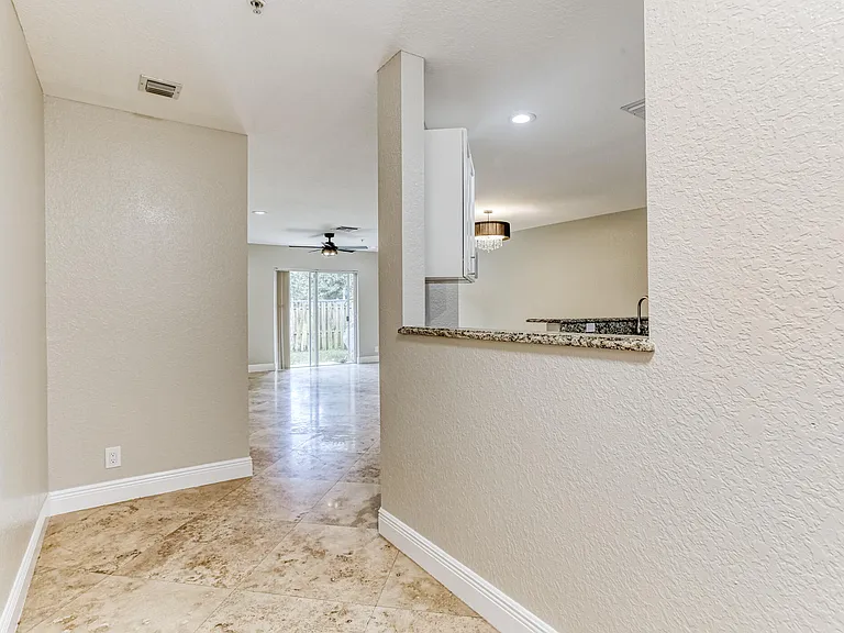 316 SE Bloxham Way — Photo 3