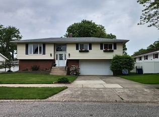 250 Friar Tuck Dr, Schererville, IN