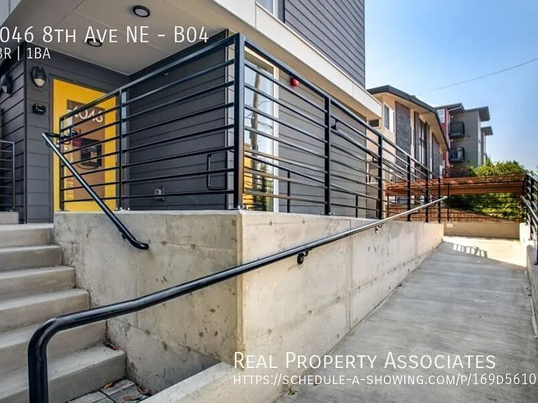 4046 8th Ave NE #B04 — Photo 8