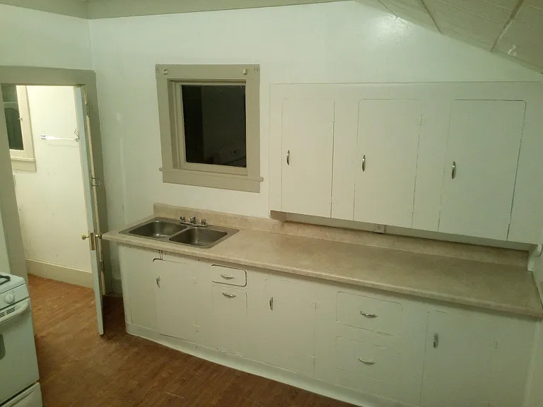 333 E 3rd St — Photo 8