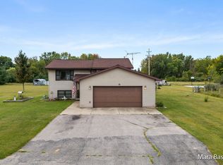 19947 W Lake Montcalm Rd, Howard City, MI 49329