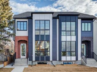 2426 W 27th St SW, Calgary, AB T3E 2E9