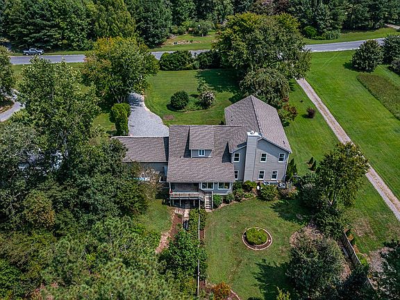 4th image of 940 Steamboat Ln