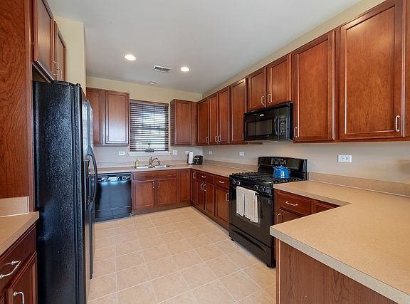 4th image of 2805 Glacier Way Unit B