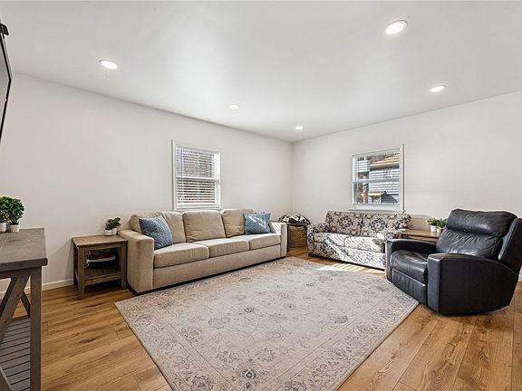 4th image of 1868 Millerstown Rd