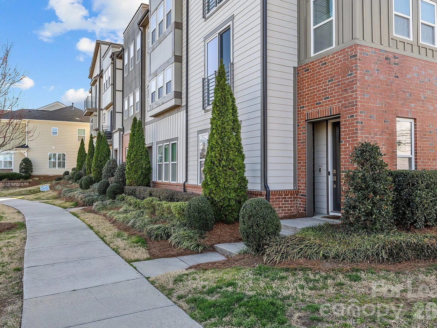 3 bed, 3.5 bath, 2398 sqft, $3,000 — Photo 4