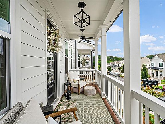 3rd image of 437 Bishop Ln