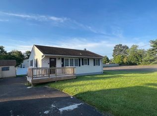 1315 Frosty Hollow Rd, Levittown, PA 19056