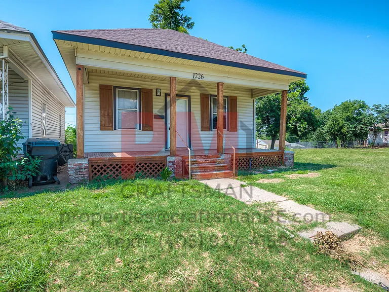 1226 NW 8th St — Photo 5