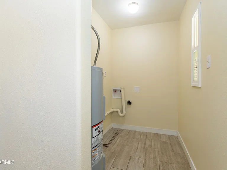 1813 E Ellis Dr — Photo 27