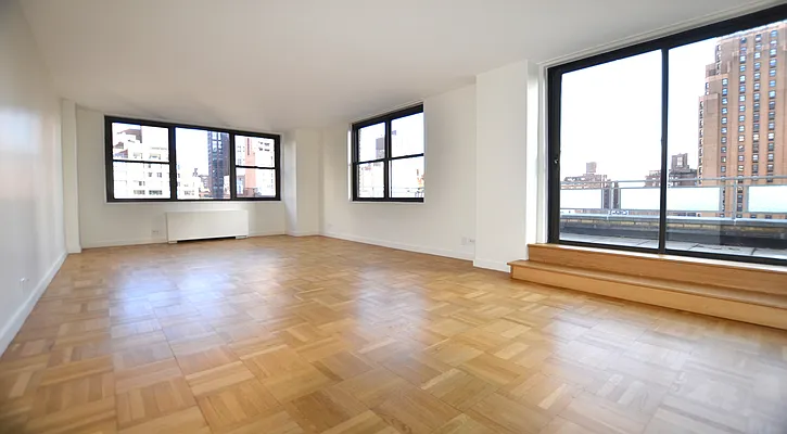 Rented by Manhattan Realty Group | media 19