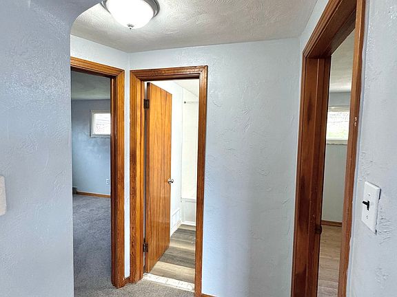 4th image of 3911 Fleetwood Dr