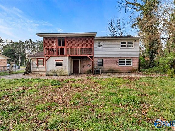5th image of 2806 Hilltop Ter NW
