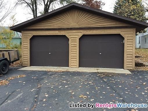 2nd image of 605 N Benton Dr