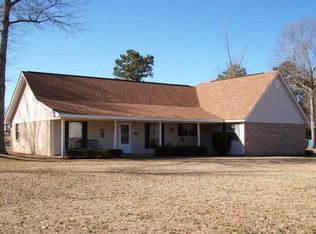 38 Heatherland Dr, Poplarville, MS 39470