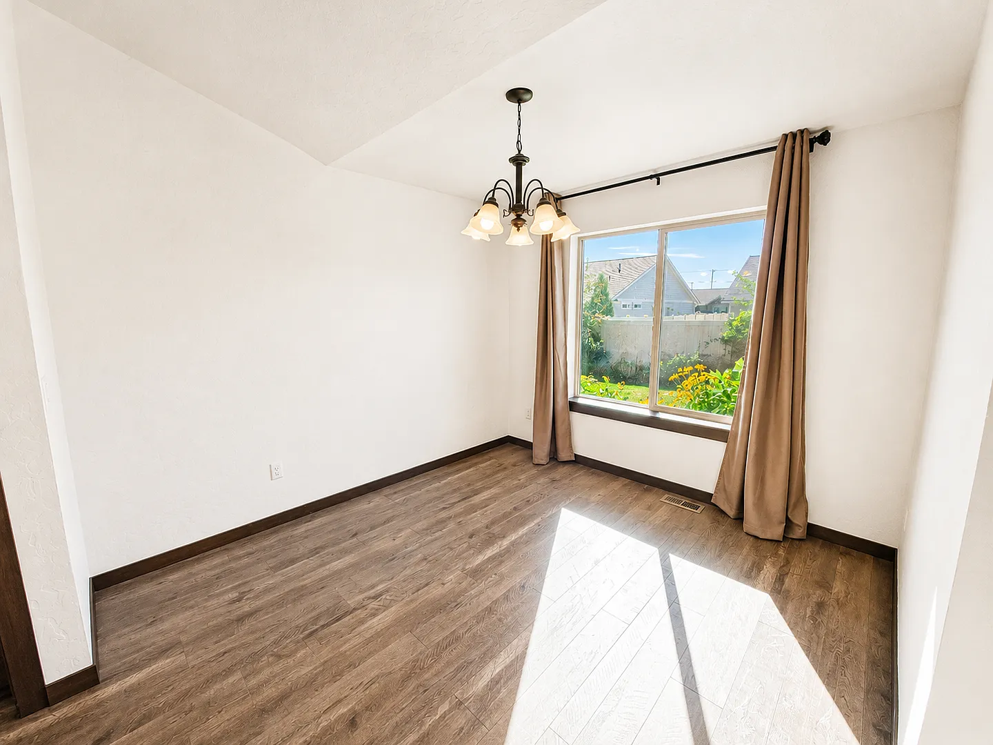 2703 N Fordham — Photo 4