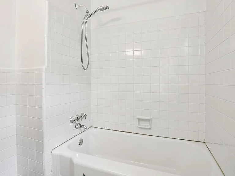 Ridley Station Apartments — Photo 18
