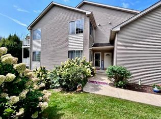 5989 Fox Basin Rd, Rockford, IL 61108