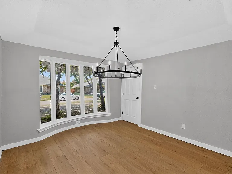 2308 Chamberlain Dr — Photo 17