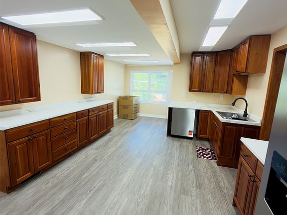 4th image of 4102 Davison Ave