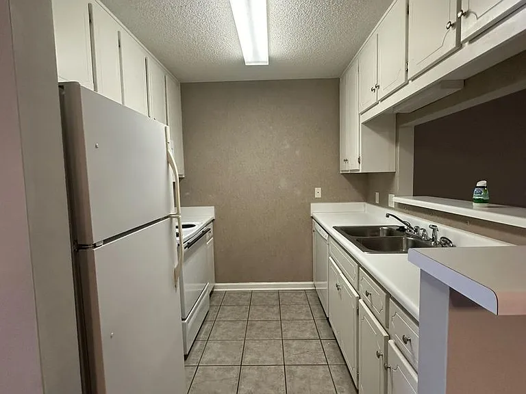 118 S Springview Dr — Photo 10
