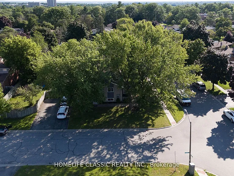 100 Chaucer Cres — Photo 21