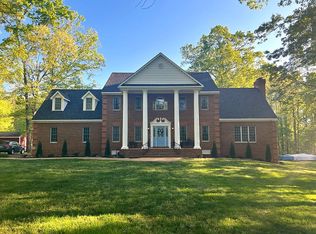 2140 Genito Rd, Moseley, VA 23120