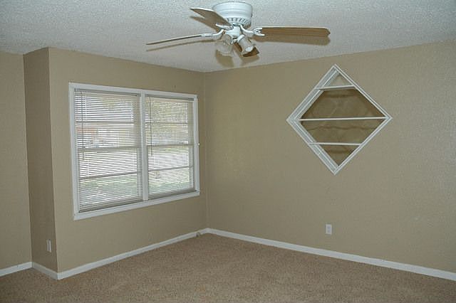 2nd image of 1329 S Crockett Dr